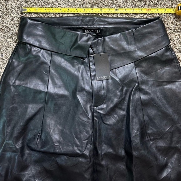 Eloquii Classic Fit Faux Leather Trouser With Folded Waist Size 14 V - Picture 4 of 9